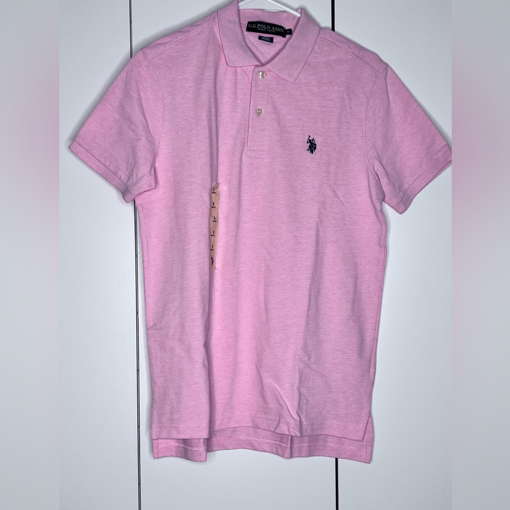 Men’s pink polo